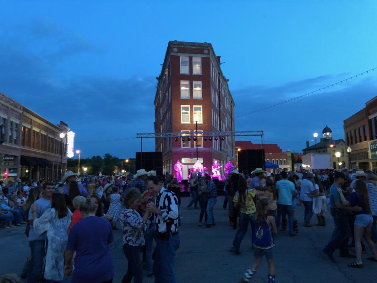 Frontier Hotel Pawhuska Exterior photo